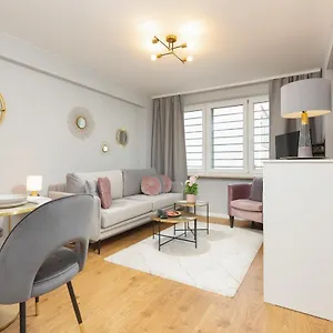 Apartament Center Near The Vistula By Renters, Warszawa