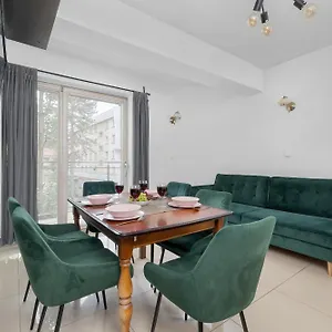 https://przestronne-apartamenty-w-zakopanem-z-trzema.zakopanehotels.org