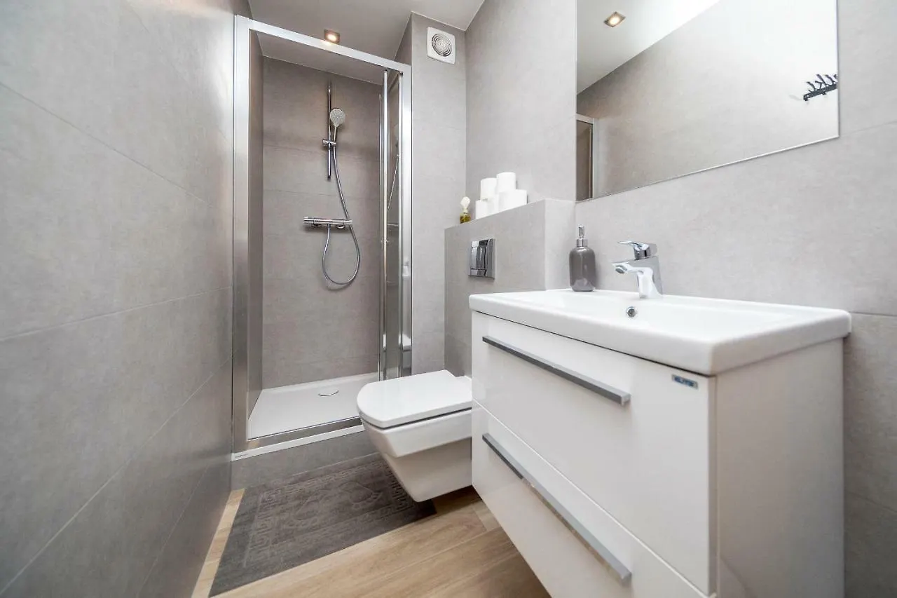 6 Cities Rooms Warsaw Apartment