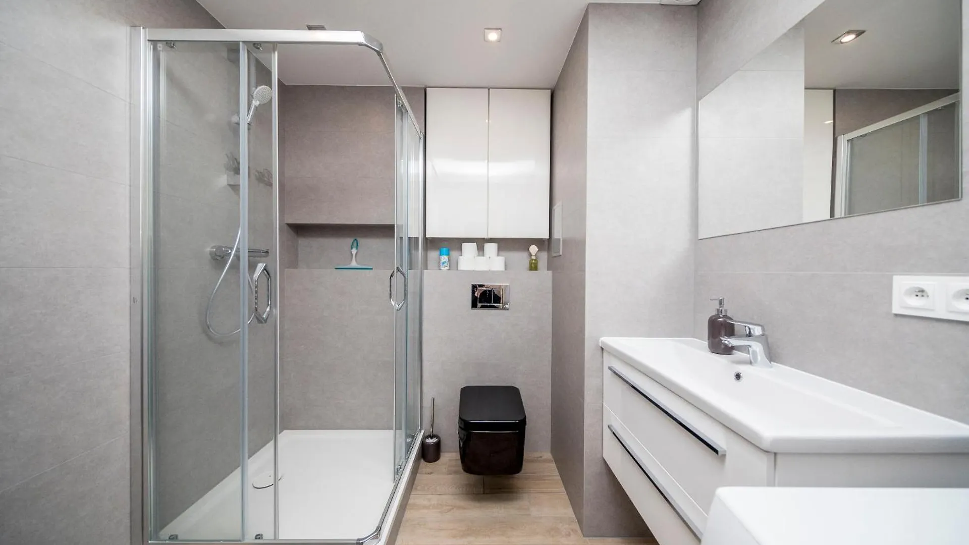 6 Cities Rooms Warsaw
