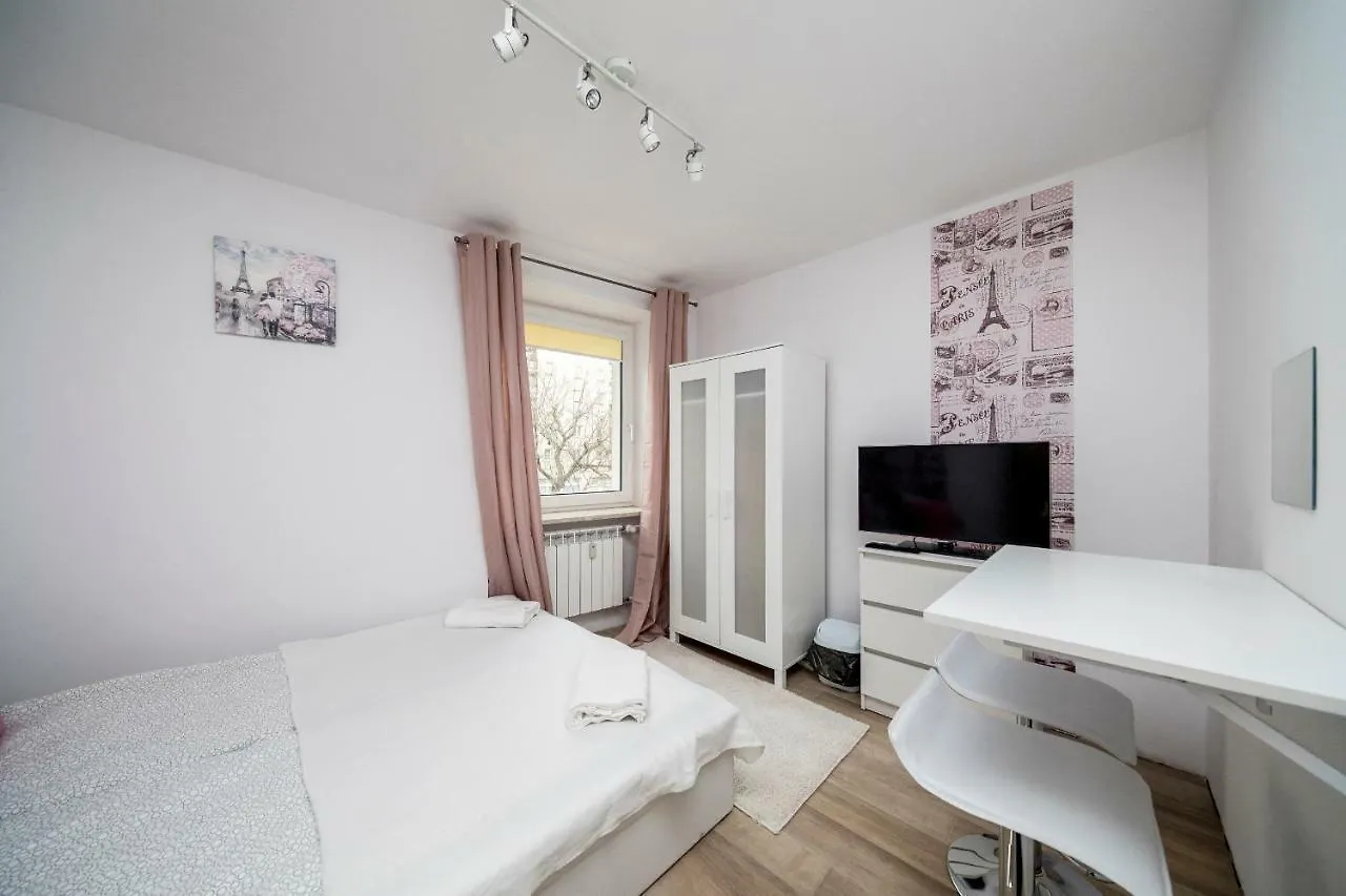 6 Cities Rooms ワルシャワ 0*,